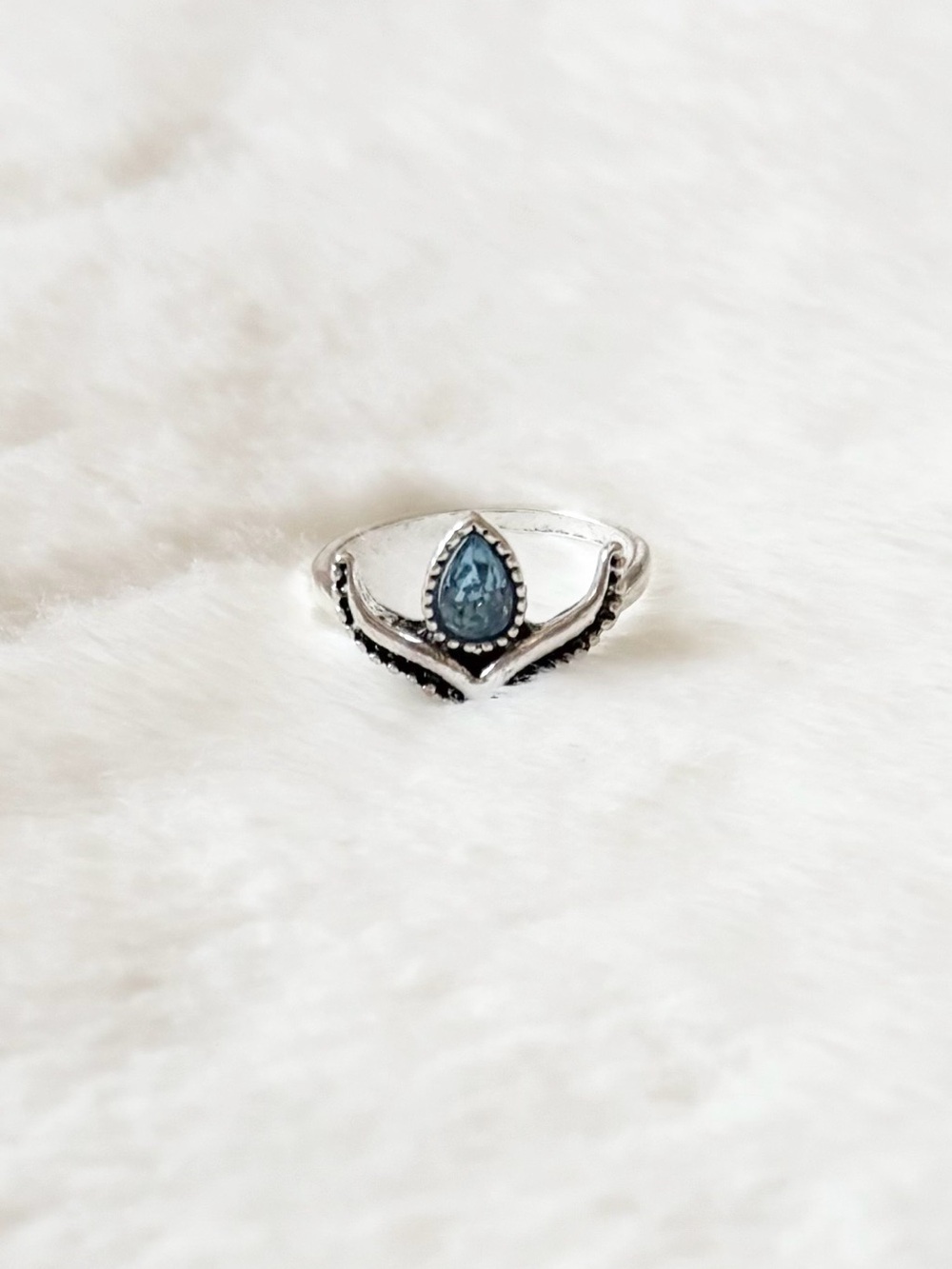 5/$15 🩷 MUST BUNDLE Silver Teardrop Blue Stone Ring